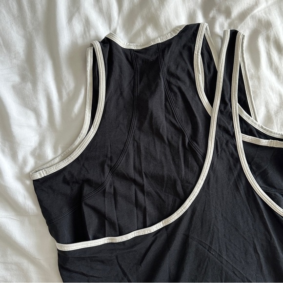 LULULEMON TANK WOMENS SIZE 6 BLACK  & WHITE - Picture 4 of 8